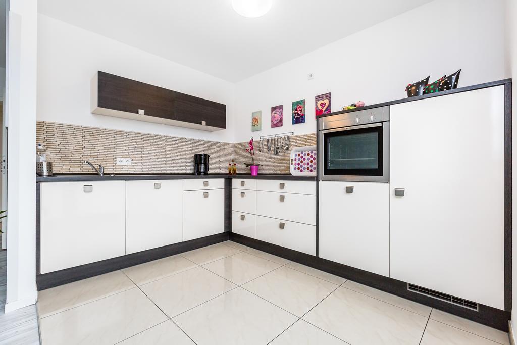 Apartment Koeln Rath Екстер'єр фото